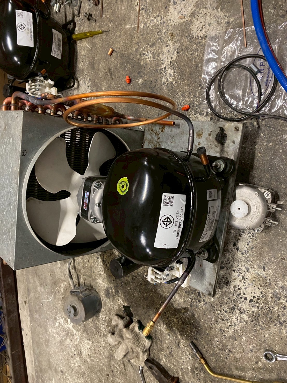 ภาพผลงานเต็มหน้าจอ: เปลี่ยนคอมเพรสเซอร์ตู้แช่ Chiller