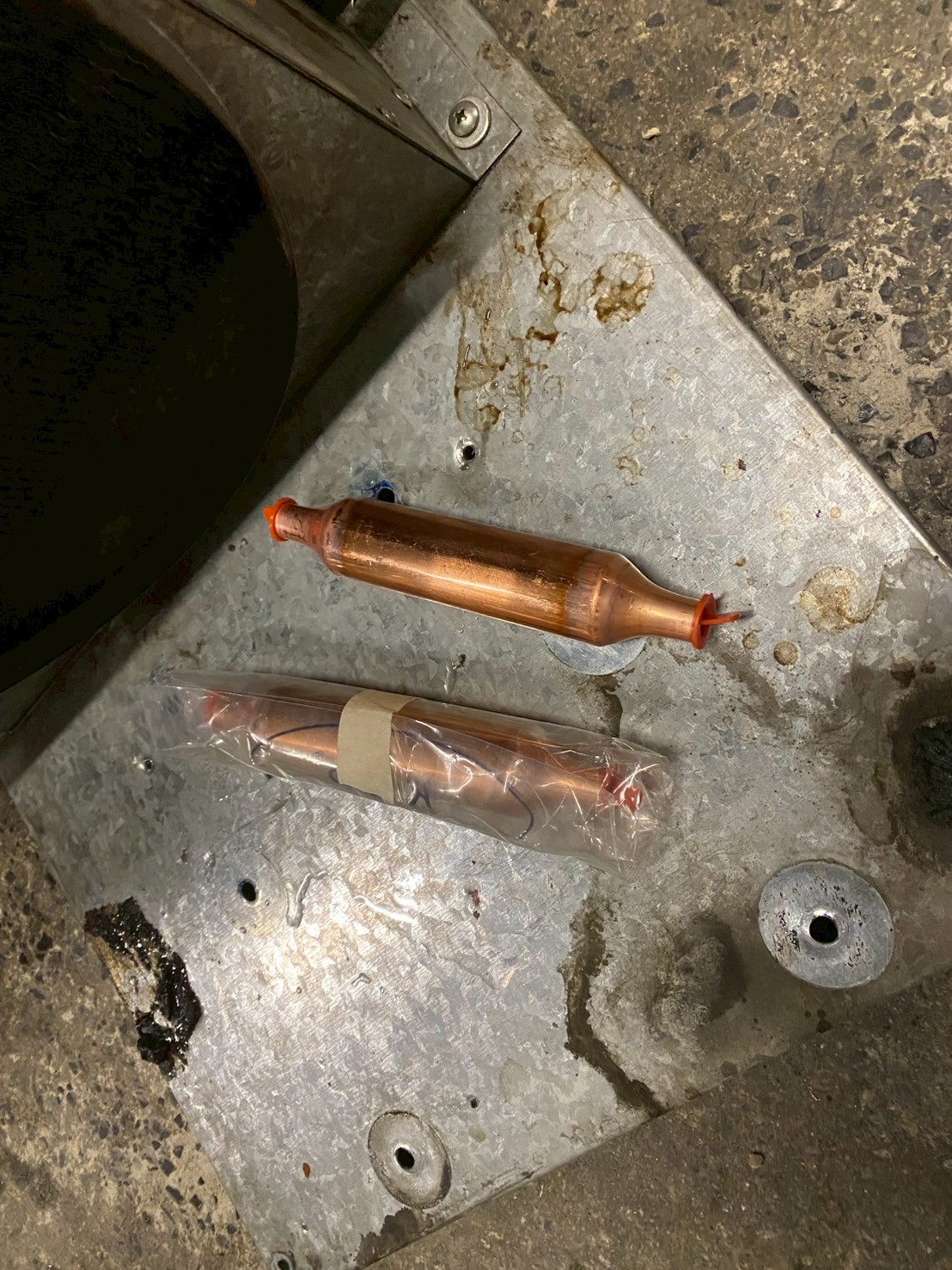 ภาพผลงานเต็มหน้าจอ: เปลี่ยนคอมเพรสเซอร์ตู้แช่ Chiller