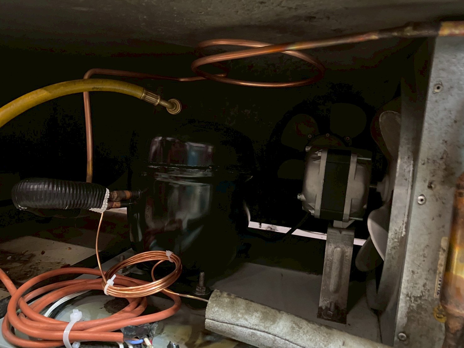 ผลงานของเรา บริการซ่อมบำรุง เครื่องเย็น / ตู้แช่ / ตู้เย็น