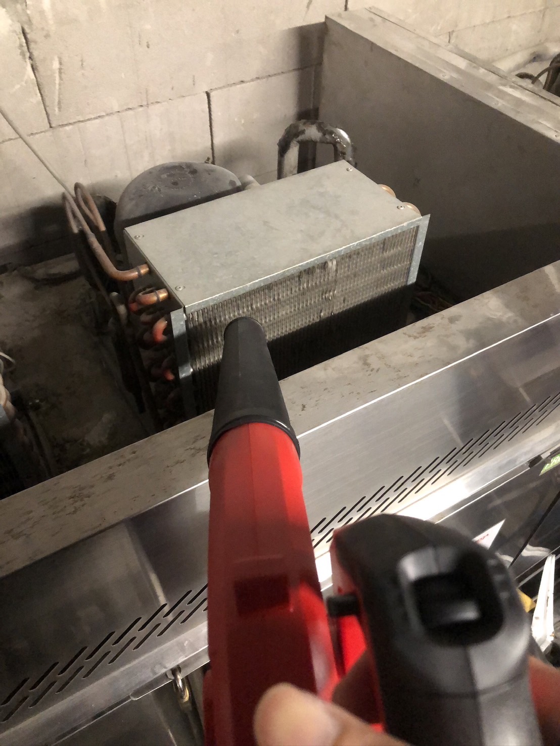 ภาพผลงานเต็มหน้าจอ: งาน PM - ตู้แช่ Stock (Chiller)