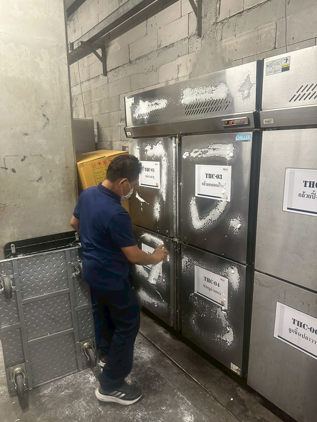 ภาพผลงานเต็มหน้าจอ: งาน PM - ตู้แช่ Stock (Chiller)