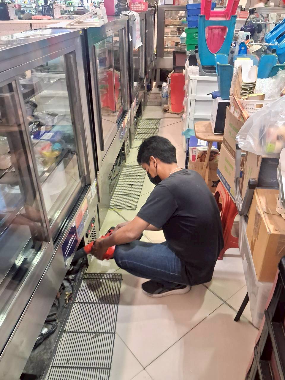 ภาพผลงานเต็มหน้าจอ: งาน PM - ตู้แช่เค้ก กระจกโค้ง (FloraCG1500)