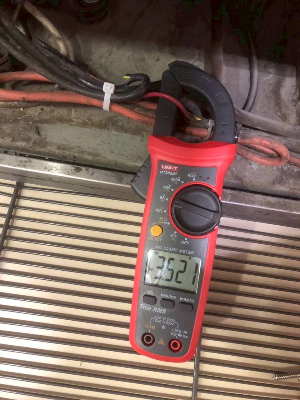 ภาพผลงานเต็มหน้าจอ: งาน PM - ตู้แช่เค้ก กระจกโค้ง (FloraCG1500)