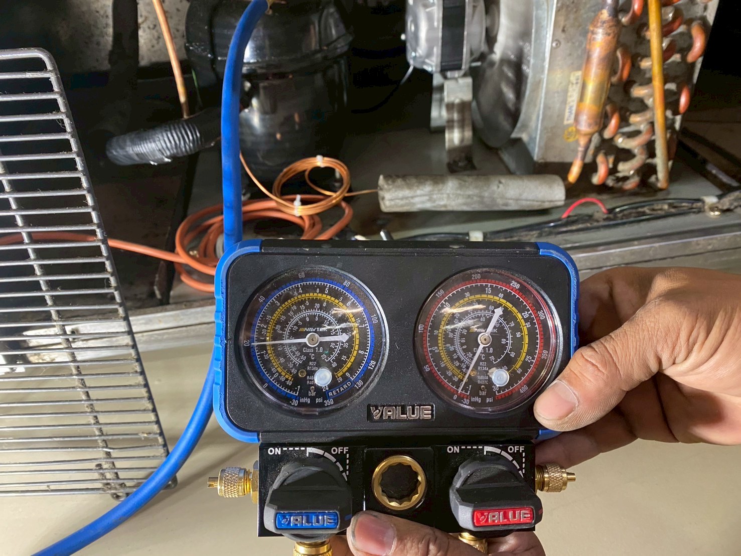 ภาพผลงานเต็มหน้าจอ: งาน PM - ตู้แช่เค้ก กระจกโค้ง (FloraCG1500)