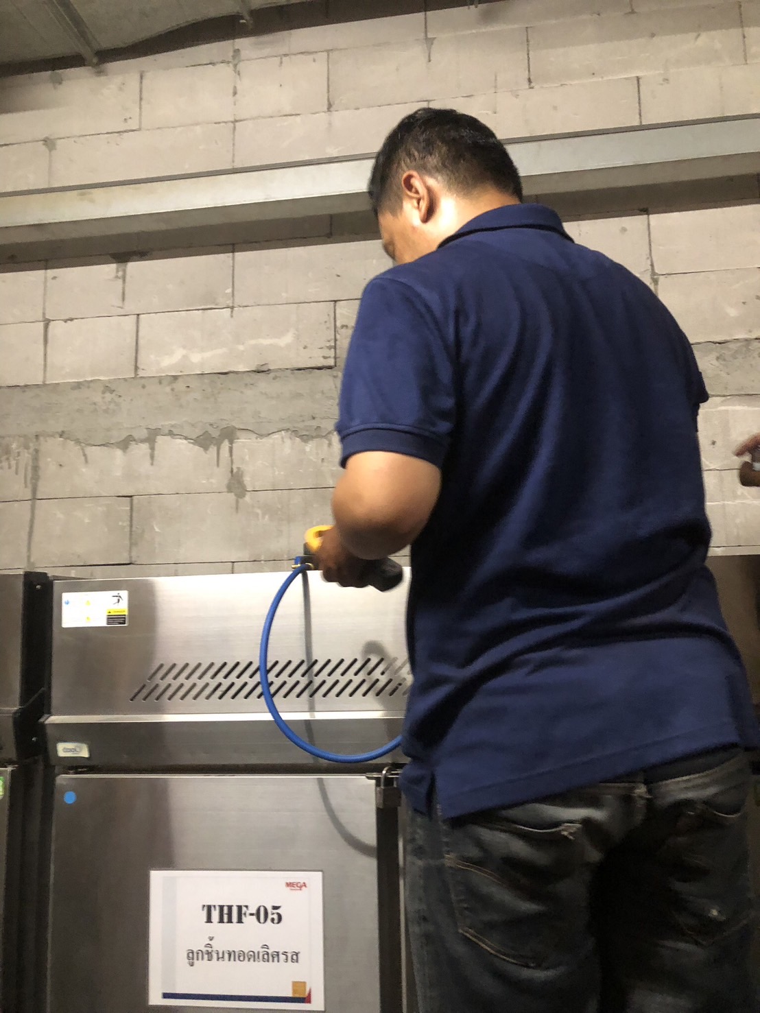 ภาพผลงานเต็มหน้าจอ: งาน PM - ตู้แช่ Stock (Chiller)